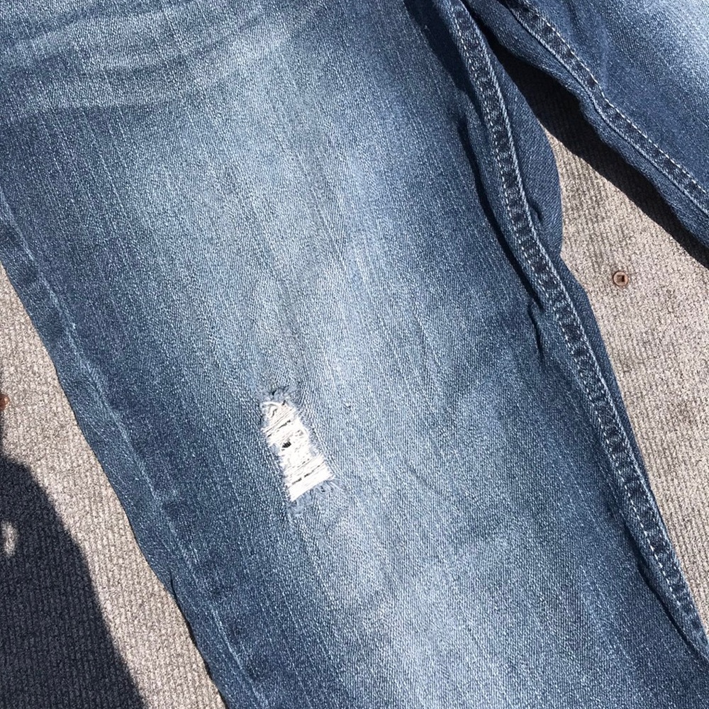 Distressed Jeans - Picture 3 of 6